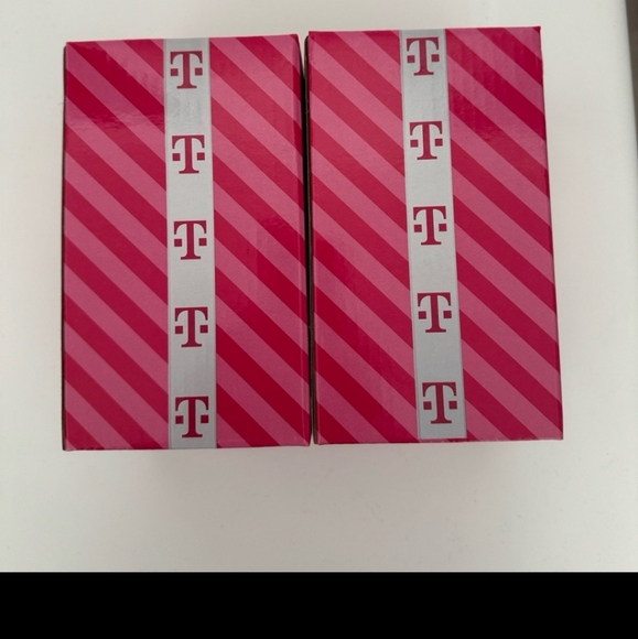 Set Of 2 T-Mobile Tuesdays Frosted Etched Holiday Collectible Glasses 16 oz NIB - Picture 5 of 5